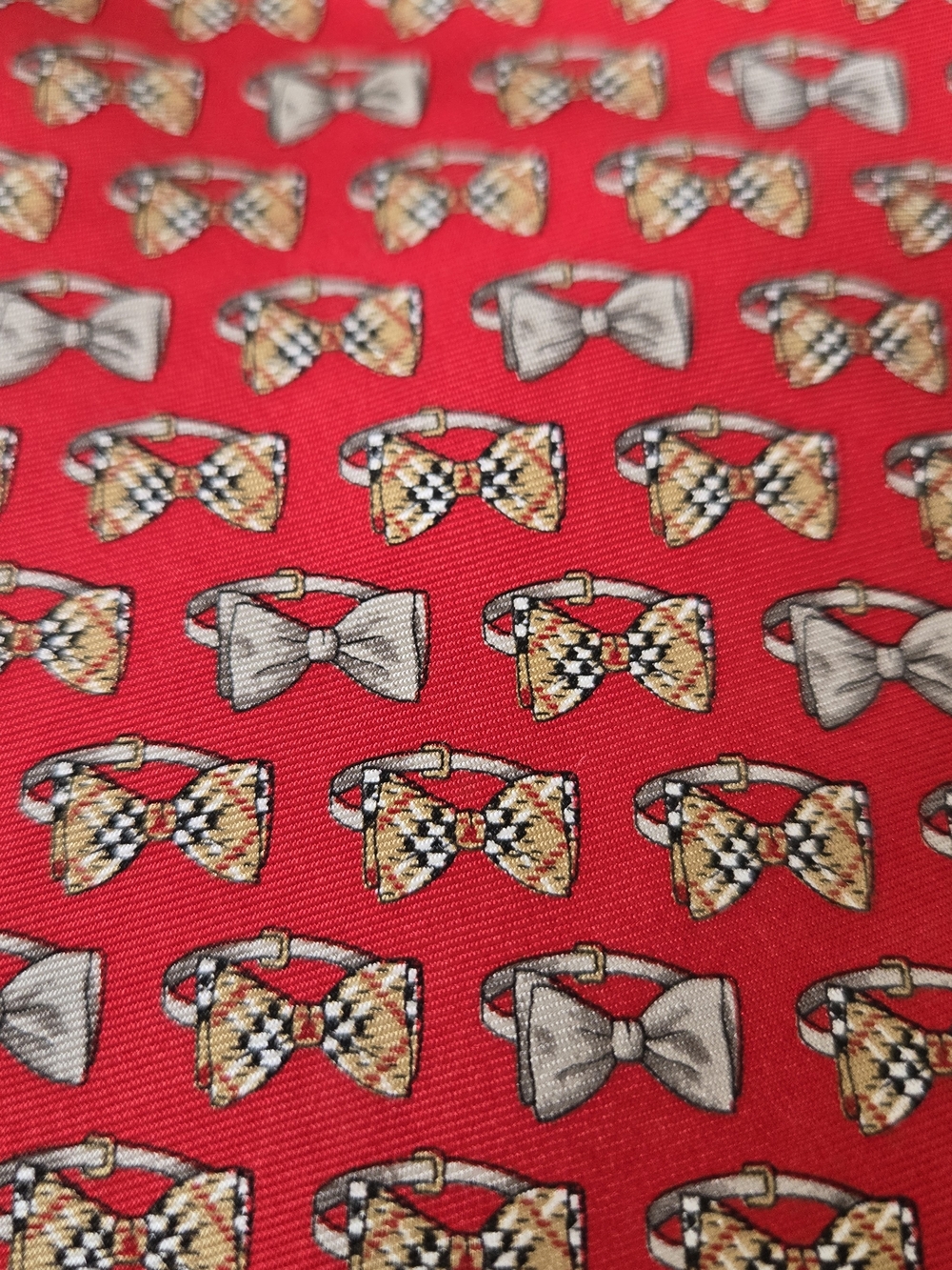 Burberry Red Silk Tie with Bow-Tie Motif - Picture 5 of 10